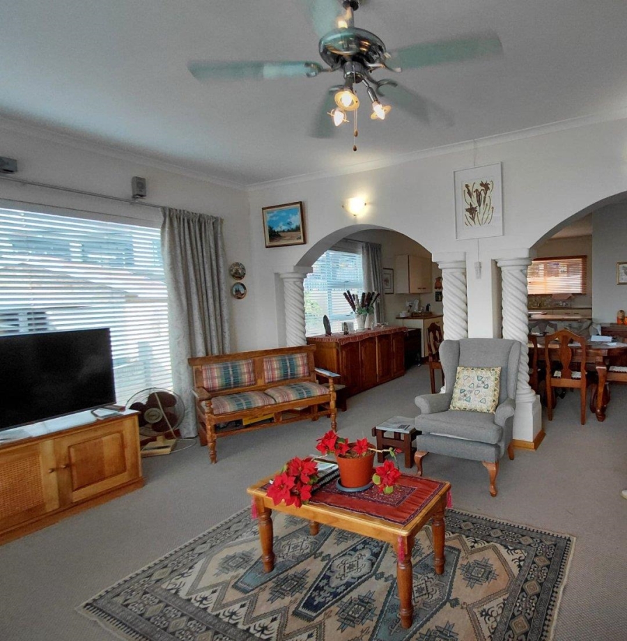 4 Bedroom Property for Sale in Wavecrest Eastern Cape
